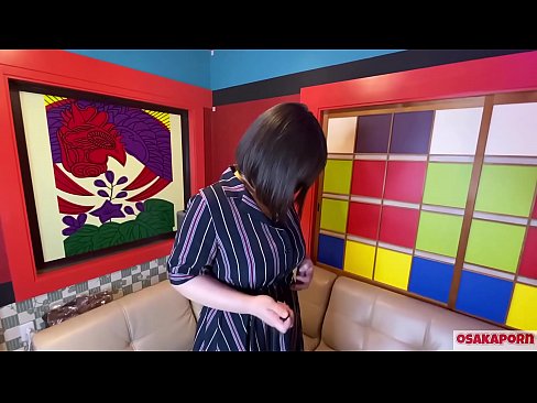 ❤️ Japanische Cutie mit großen Titten masturbiert mit Sexspielzeug und hat einen Orgasmus. Sie spricht in einem Interview über ihre Fick-Erfahrung. Riesige Titten und haarige Muschi, die laut stöhnt. Osakaporn ☑ Super porn bei uns ☑